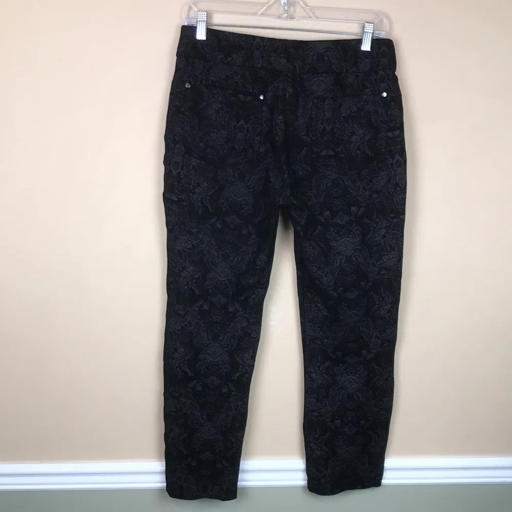 Soft Surroundings  Women’s Leaf Print Pattern Black Gray Pull On Ankle Pants - Image 6