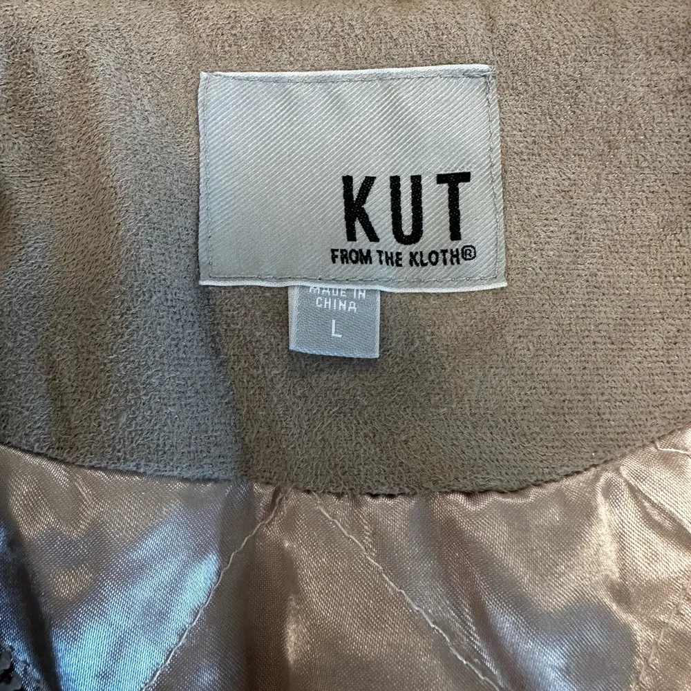 Kut From the Cloth Womens Lg Fuzzy Sherpa Full Zip/ Button Beige Bomber Jacket. - Image 9