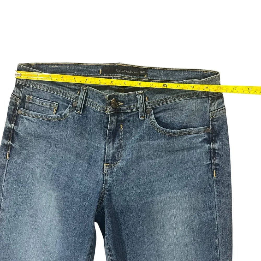 Calvin Klein Womens Size 10 /30 Skinny Crop Cuffed Medium Wash Jeans - Image 9