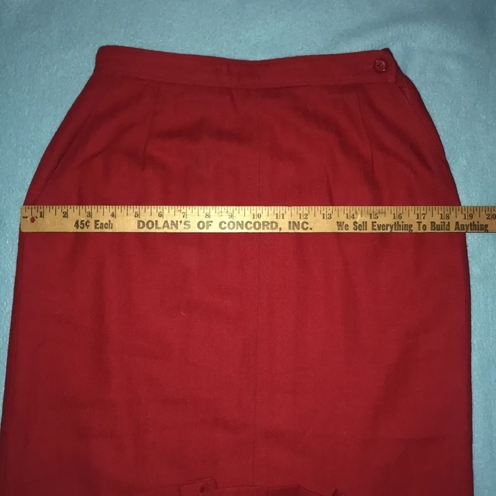 𝅺CHRISTIAN DIOR Rare pleated wool skirt 1964 excellent condition vintage size 8 - Image 6