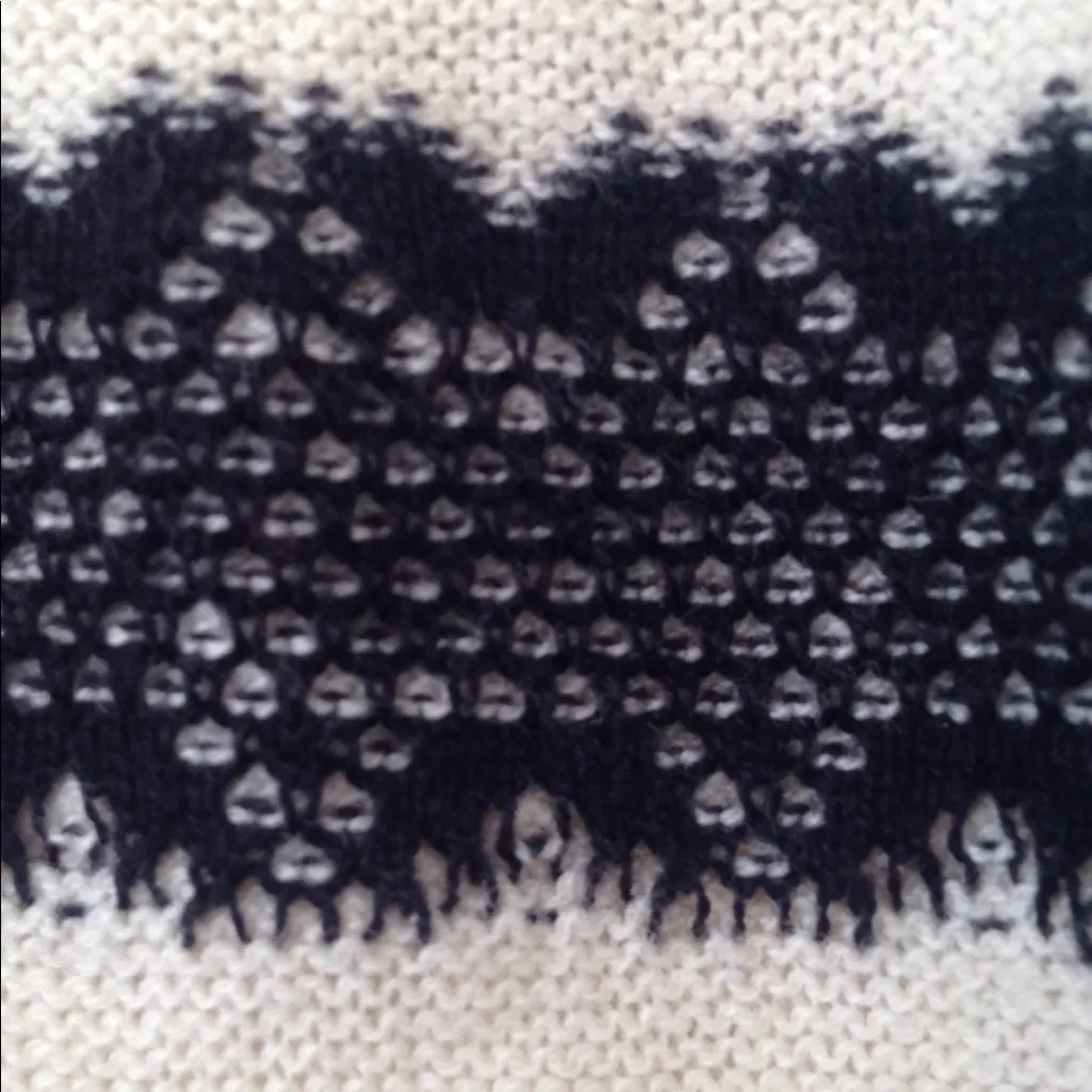 FINAL MARKDOWN Ladies' Joe Fresh LS Light Sweater small - Image 4