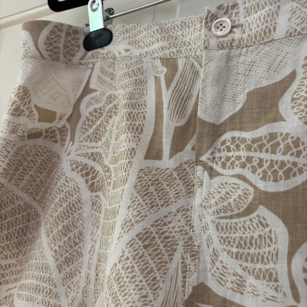 Tommy Bahama 100% Linen Skirt Hawaiian Floral Print High Rise Mini A-Line Size 8 - Image 2