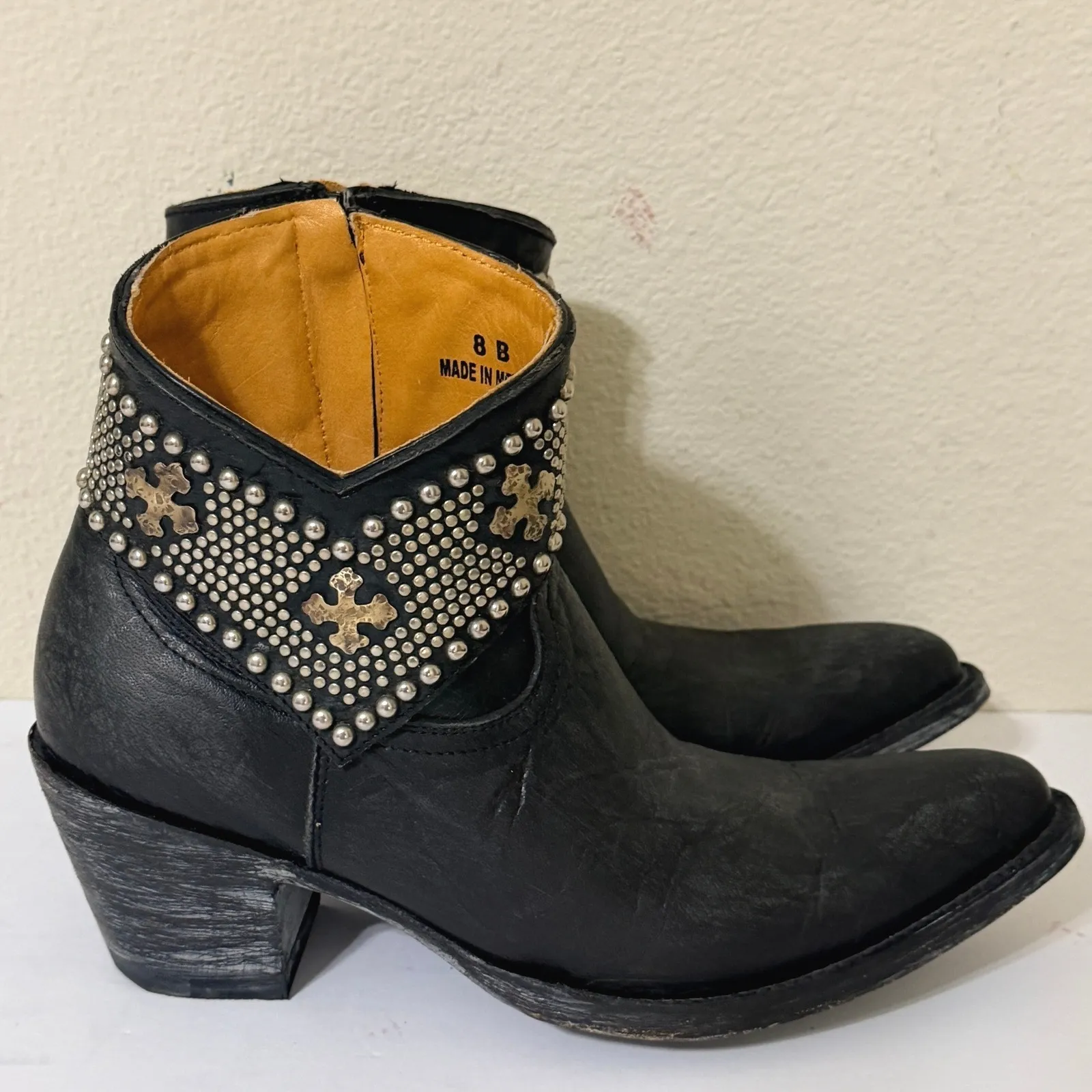 Old Gringo Clovis Studded Blacl Leather Ankle Boots Size 8 B Cross Embellished - Image 2