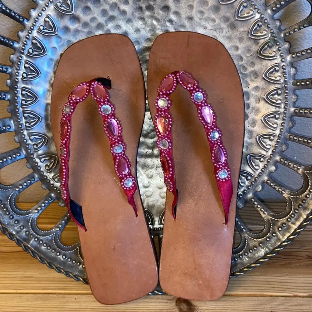 NEW! PINK Beaded Embellished Sequined Flip Flops Sandals Sz 6 - Image 7