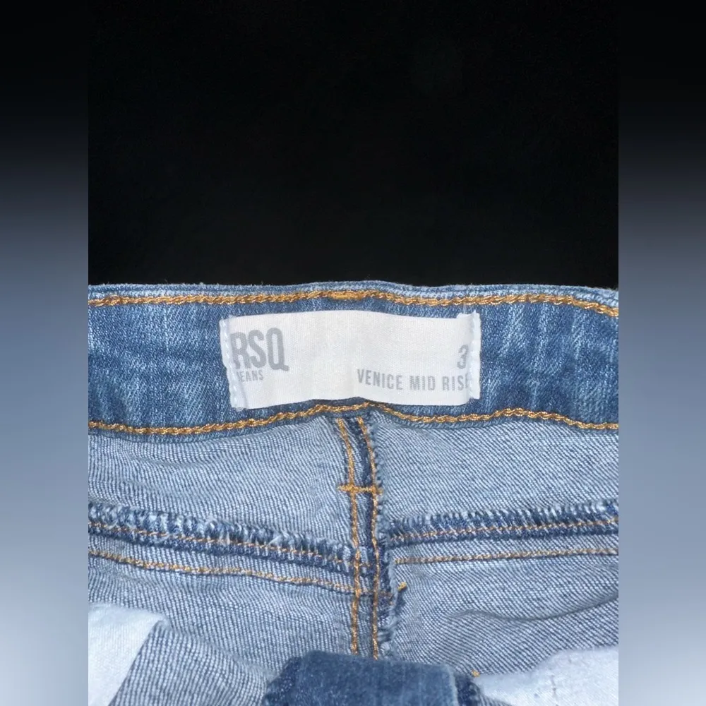 RSQ Tillys Distressed Denim Shorts Size 3 - Image 4