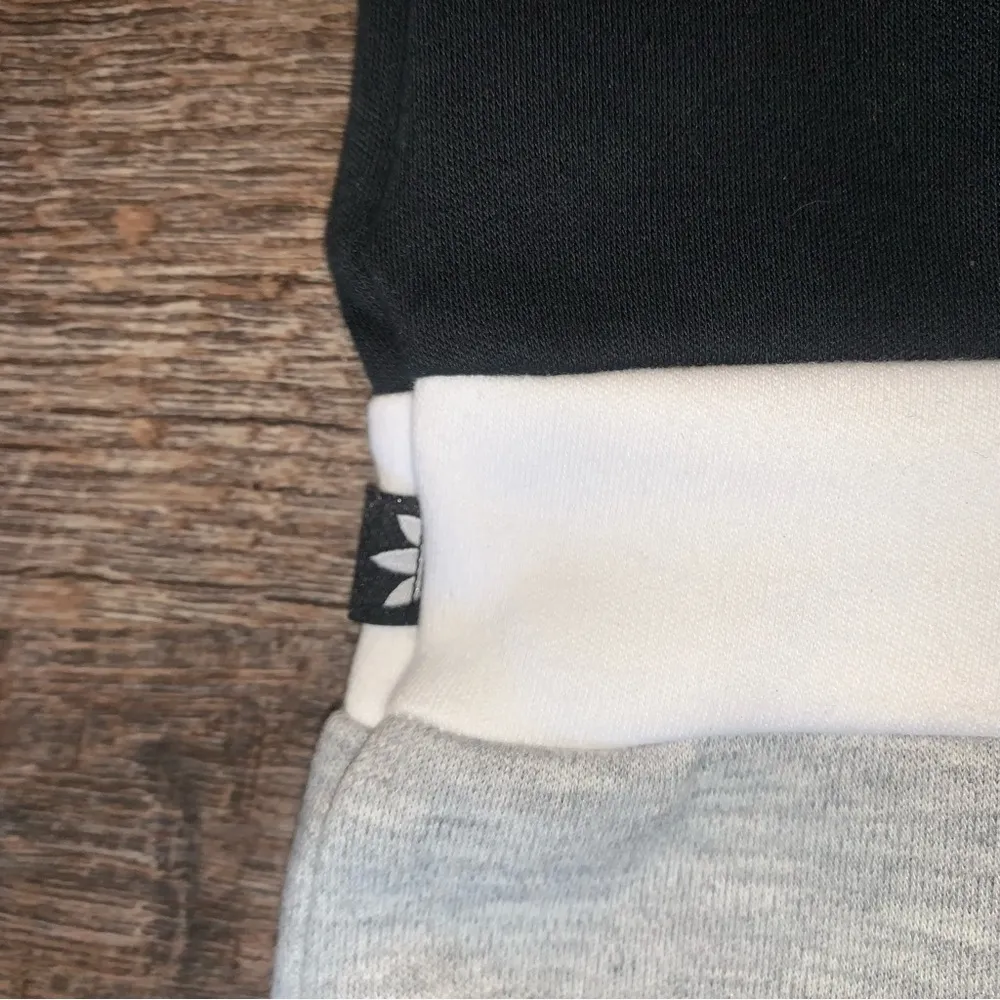 Adidas Three Stripes Cropped Pullover Women’s Size Large Black/Grey/White - Image 4