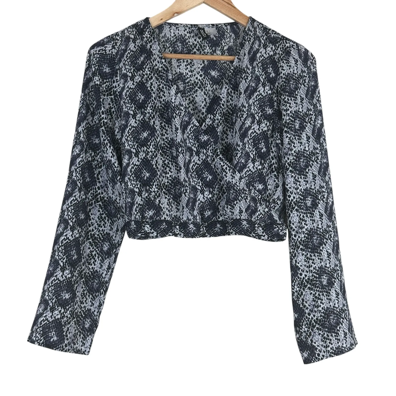 H&M Crop Top Womens 4 Black Gray Snake Print Long Sleeve Y2K Punkcore Grunge - Image 3