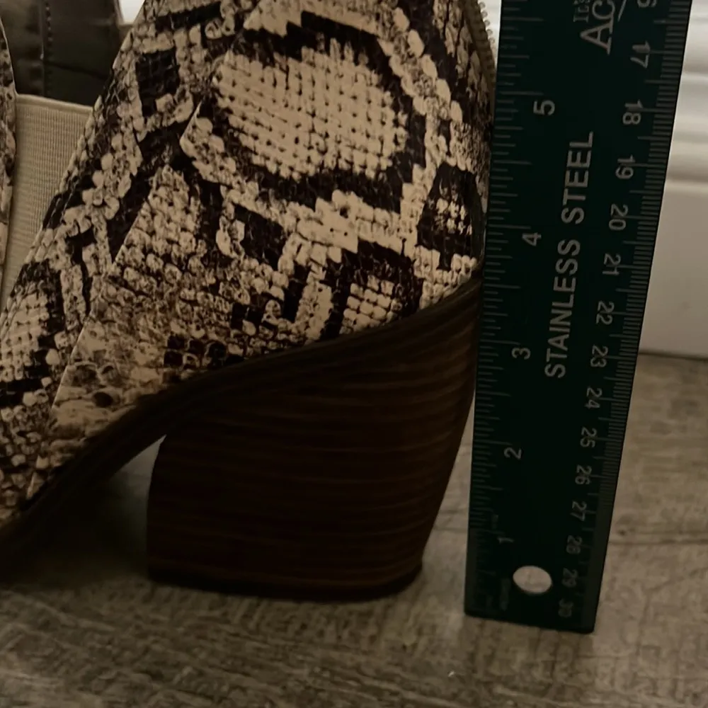 Vince Camuto Snakeskin Booties Size 9.5 - Image 6