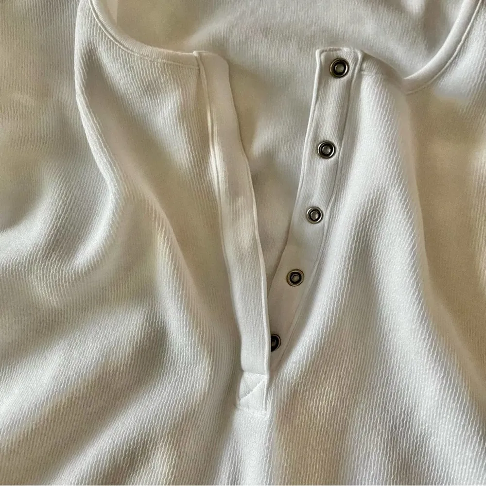 Good American White Micro Rib Scoop Neck Medium Coverage Long Sleeve Bodysuit - Image 77