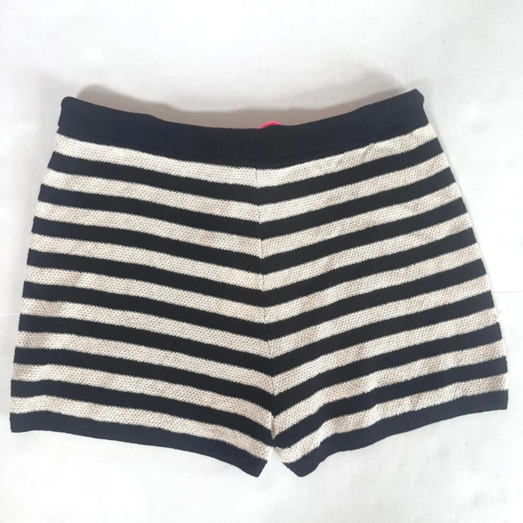 NWT Lisa Todd Summer Lovin’ black/cream stripe heart knit shorts sz Medium Black - Image 4