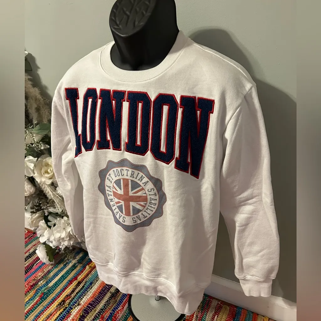 London Vasristy Letterman Crewneck Sweatshirt UK Unionjack Flag Chenille Letters White Size M - Image 2