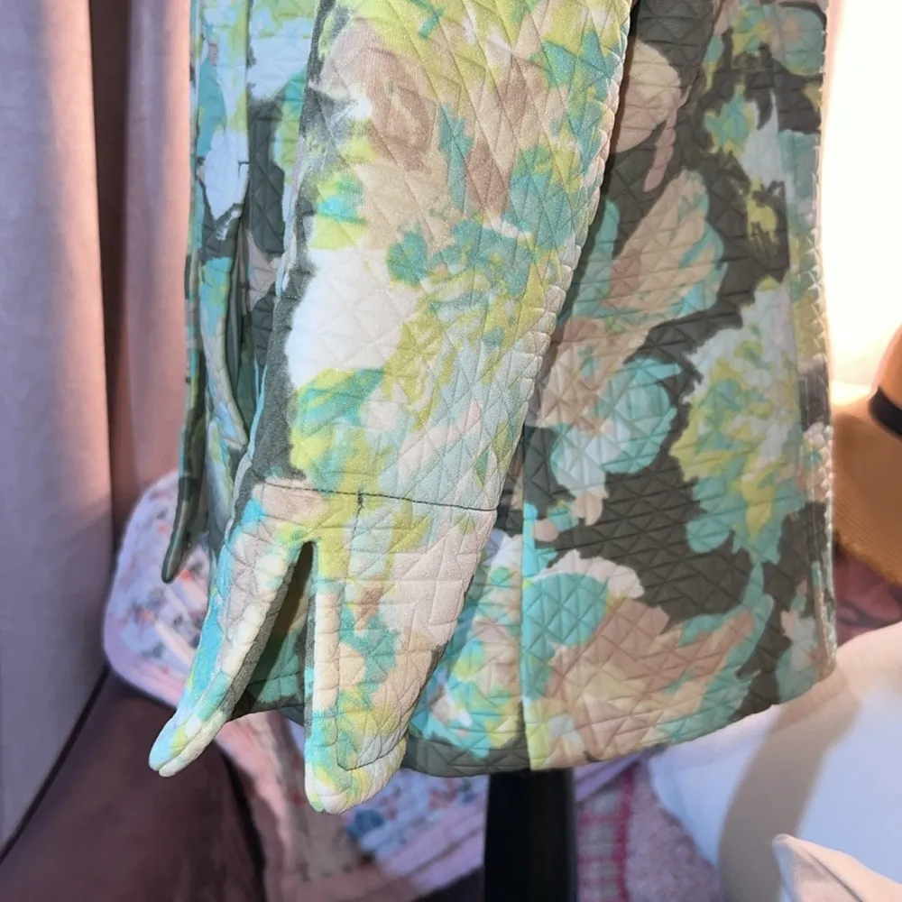 Size M Collarless 3/4 Sleeve Jacket - Image 7