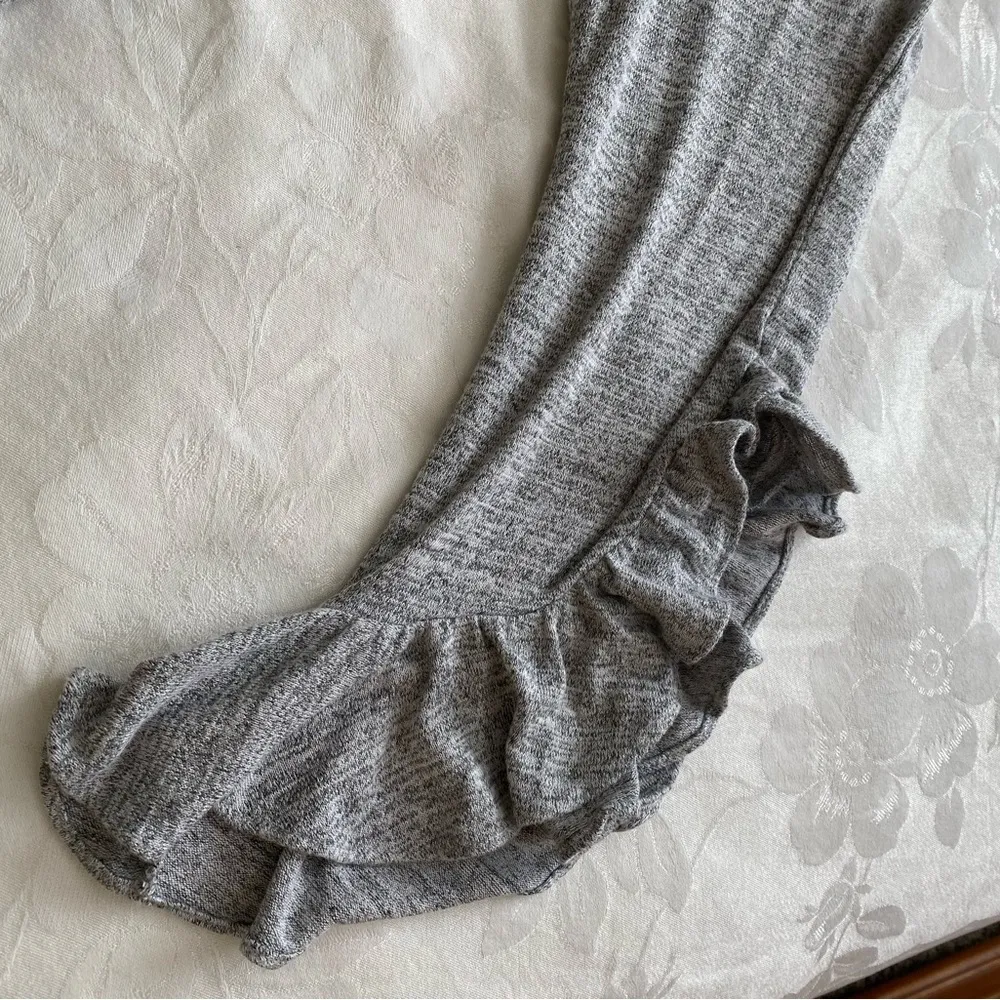 Banana Republic Gray Ruffle Sleeve Pullover Sweater XL - Image 8