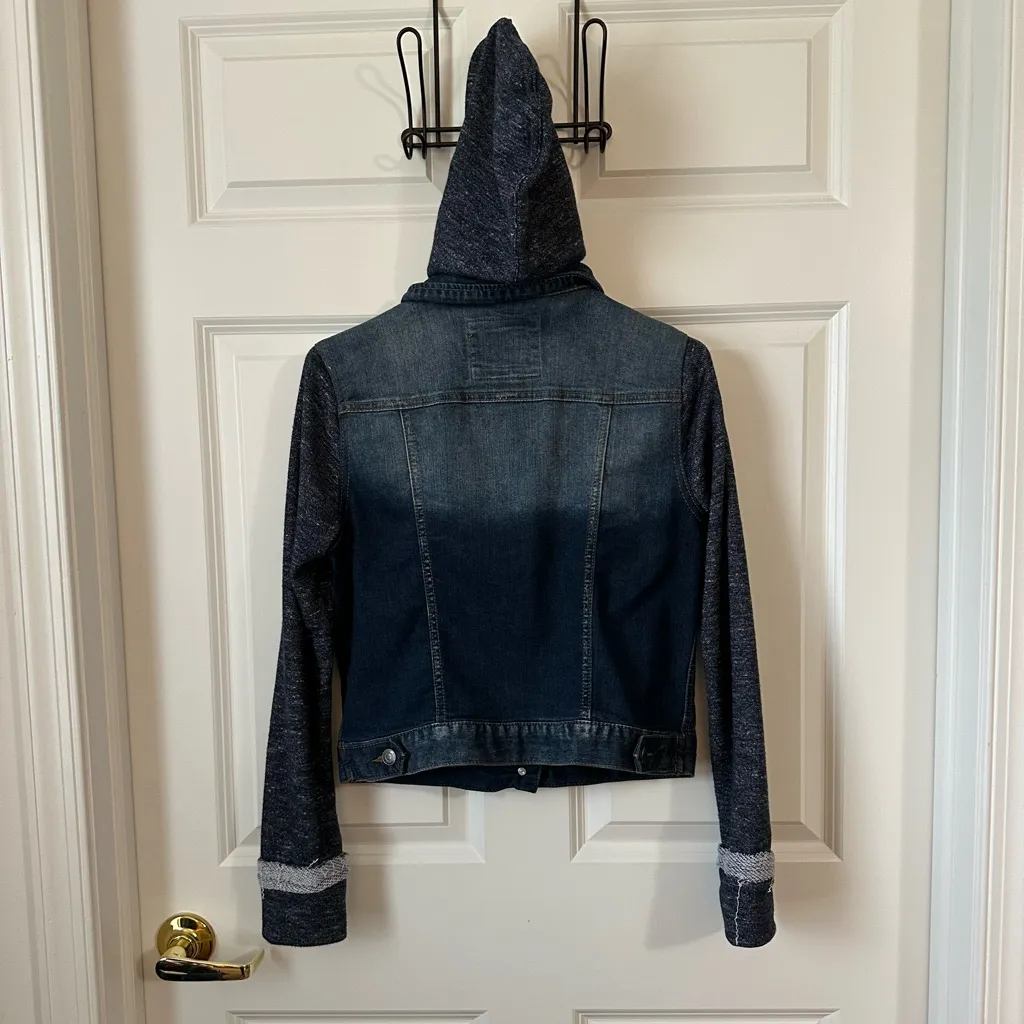 MUDD Denim Jacket Womens M Trucker Sweater Sleeves Hoodie Dark Wash Distressed - Image 2