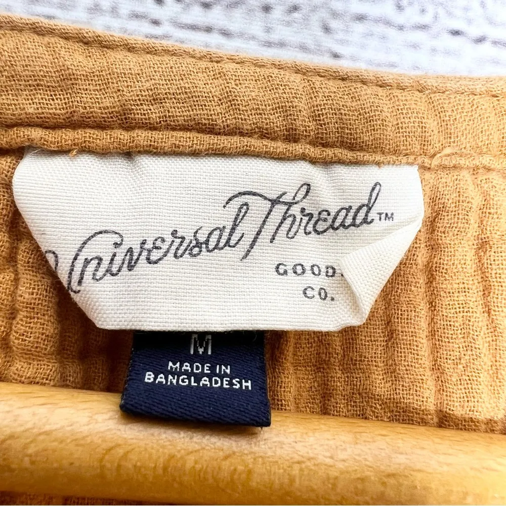 Universal Thread Mustard V-Neck Short Sleeve Casual Top Size Medium - Image 4