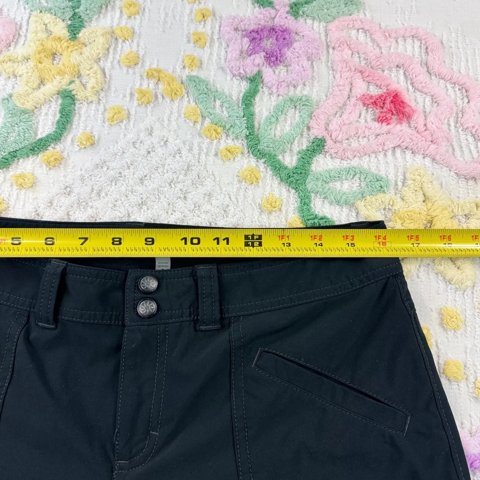 Athleta Black Cargo Capri Pants Cropped Outdoor Hiking Travel Womens Size 8 - Image 4