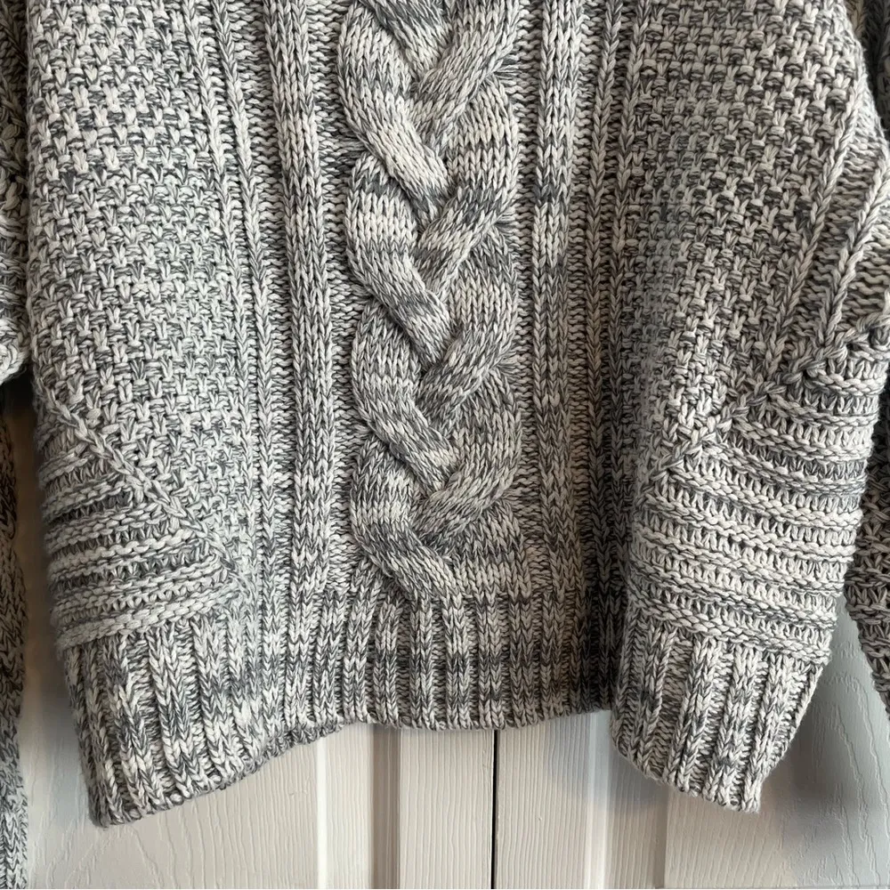 MOON & MADISON Chunky Cable Knit Sweater! Size Small - Image 3