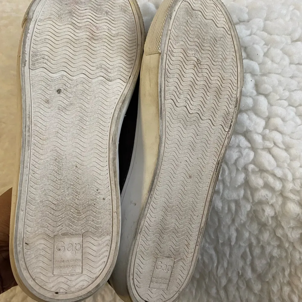 Gap Gray Faux Suede Top Womens Casual Slip-on Sneakers Shoes Size 7.5. - Image 4