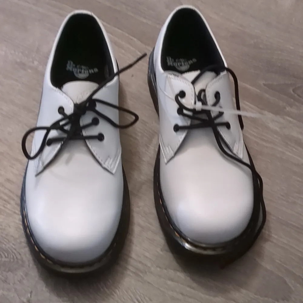 Dr. Martens 1461 NWOT White Smooth 3 Eyelet Shoe size 7 - Image 2