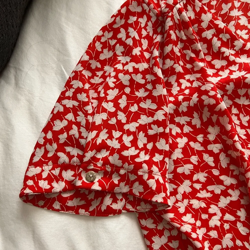 Red Floral Printed V-Neck Buttondown Blouse - Image 3