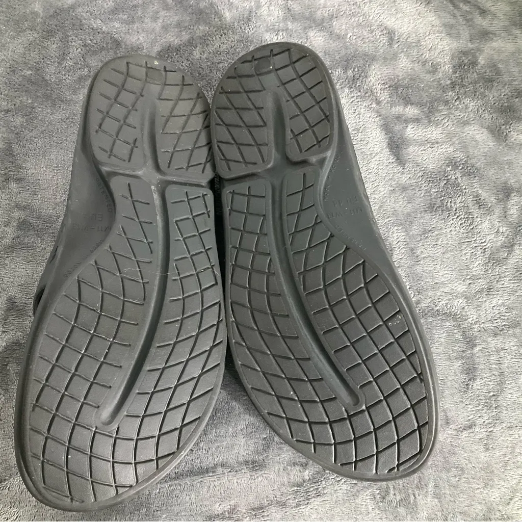 OOFOS Women&Men's Original‎ Flip Flop Black Men’s Size 11 US Women’s Size 13 US - Image 7