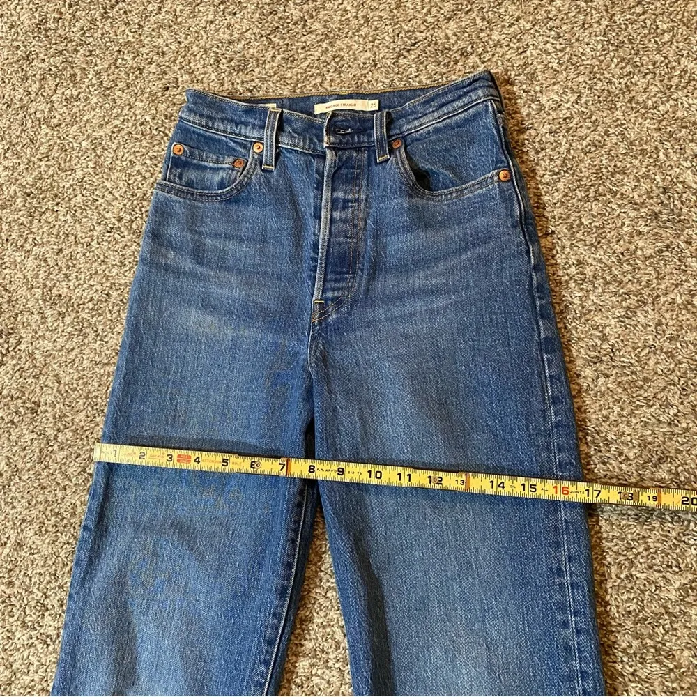 Levi's Premium Ribcage Straight Jeans in Size 25 - Image 13