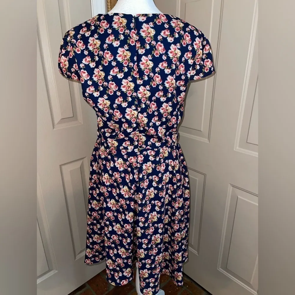 Betsey Johnson navy floral v-neck fitted flare skirt dress. - Image 3