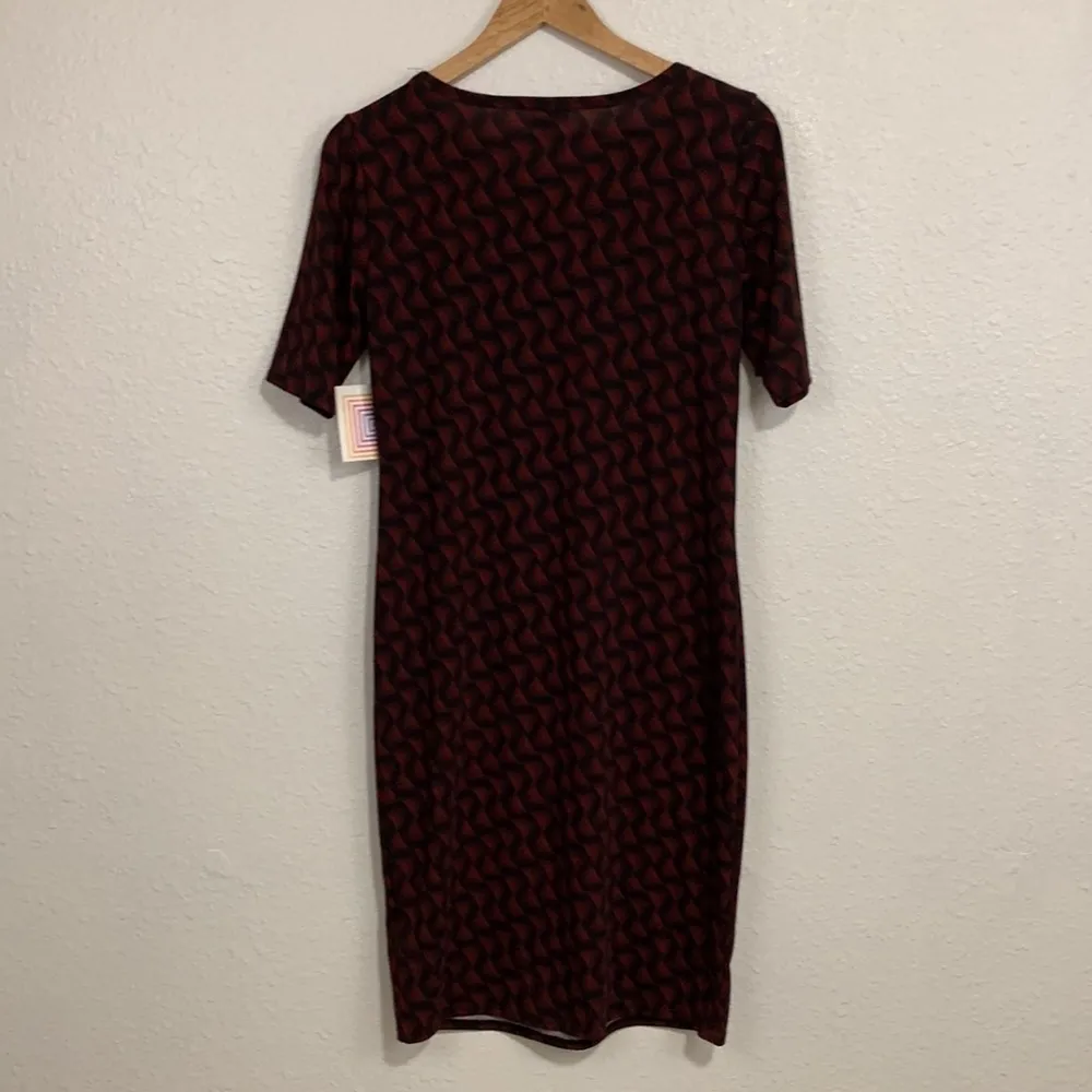 Lularoe Burgundy Black Wavy Geometric Print Julia Dress Size M NWT - Image 5