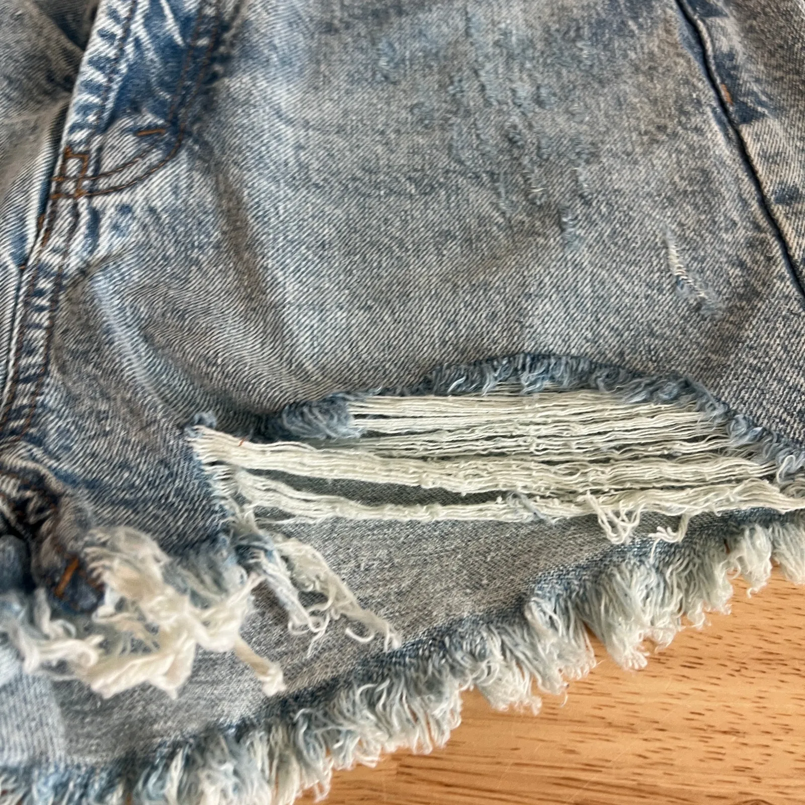 Wild Fable Women's Light Wash High-Rise Cutoff Jean Shorts - Size 4 - NWT - Image 4