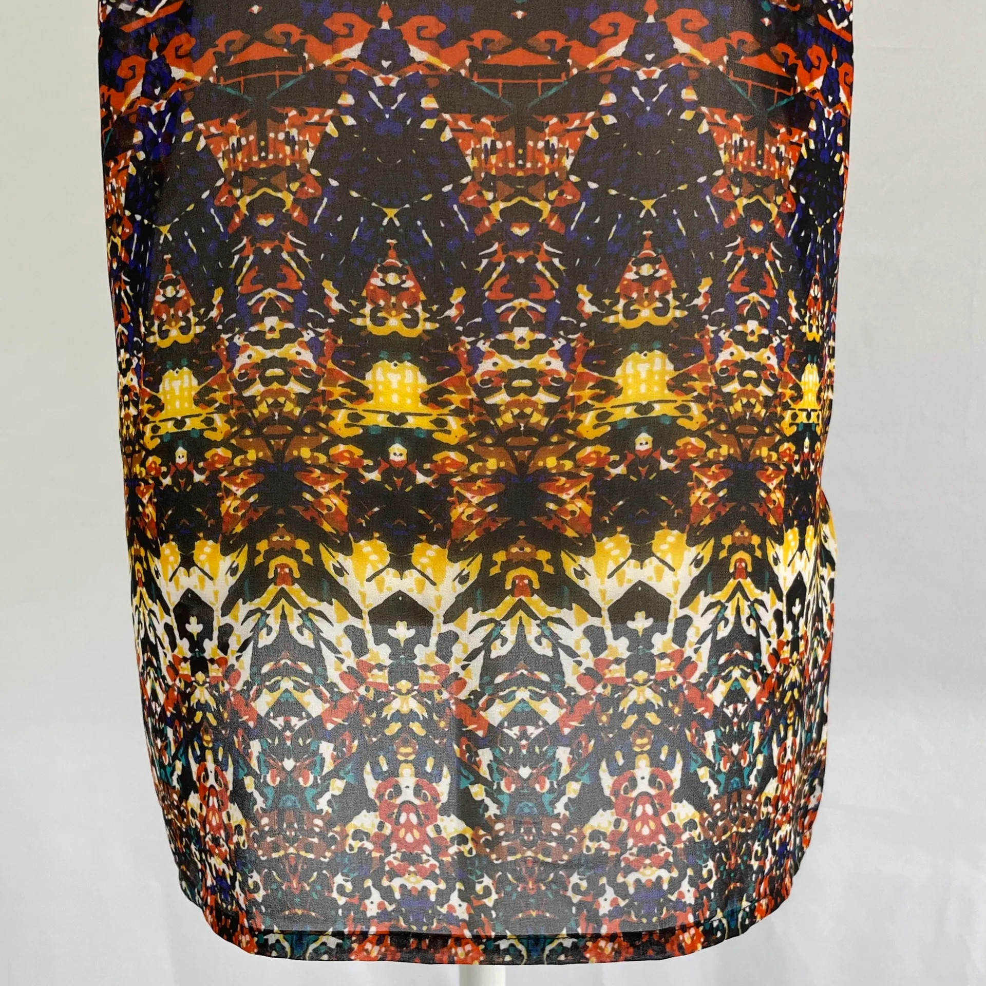 New  Sheer Chiffon Short Sleeve Top High Low Hem Multi Totem Print - Image 12