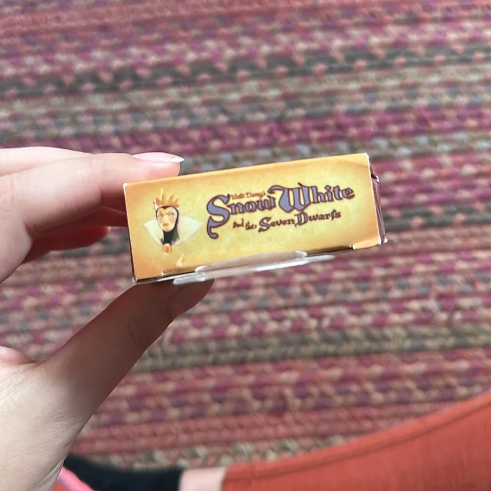 VTG DISNEY PARKS SNOW WHITE SEVEN DWARVES SNEEZY COLLECTIBLE PIN TRADING - Image 5