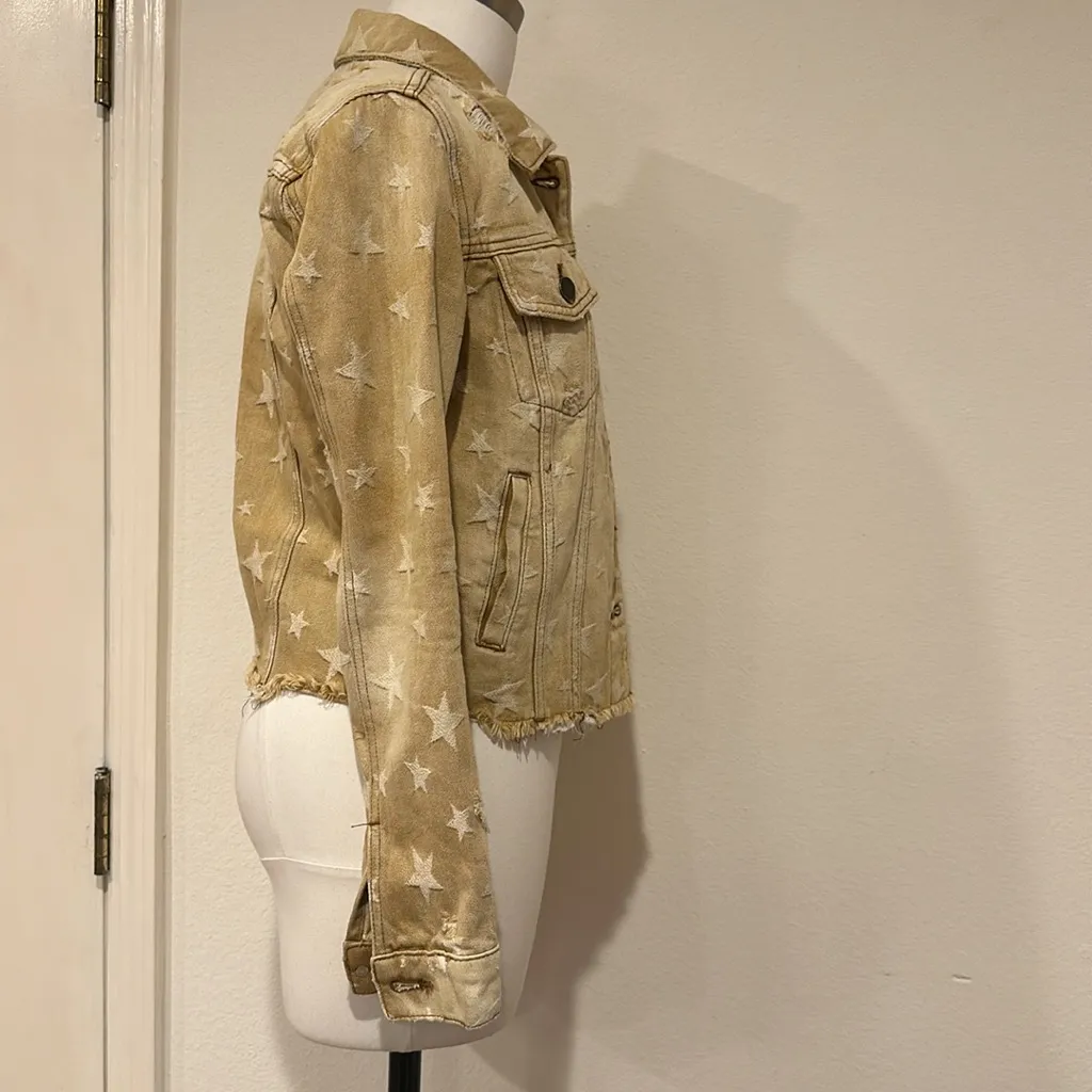 Kut from the Kloth Julia Crop Jacket in Khaki Stars - Image 9