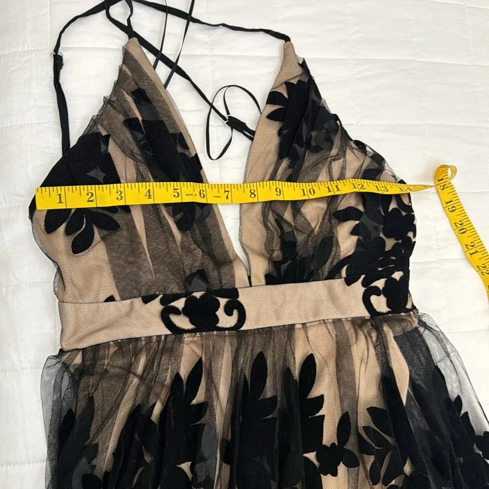 LUXXEL ELEGANT BLACK NUDE FLORAL LACE STRAP DEEP V-NECK GOWN sz S - Image 9