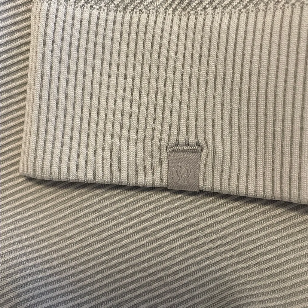 LULULEMON Rest Less Cropped 1/2 Zip Diagonal Rib Silver Drop / White Size 8 - Image 8