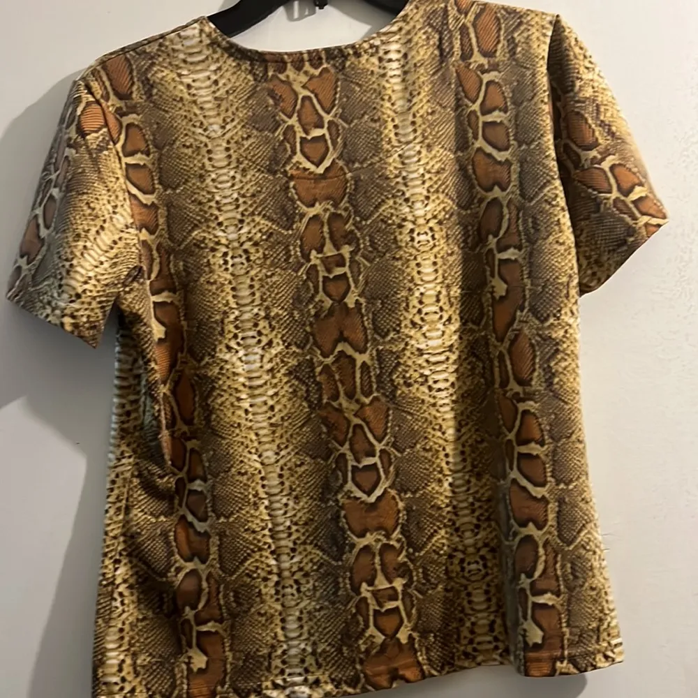 Cute Basic Editions Top Medium - Image 4