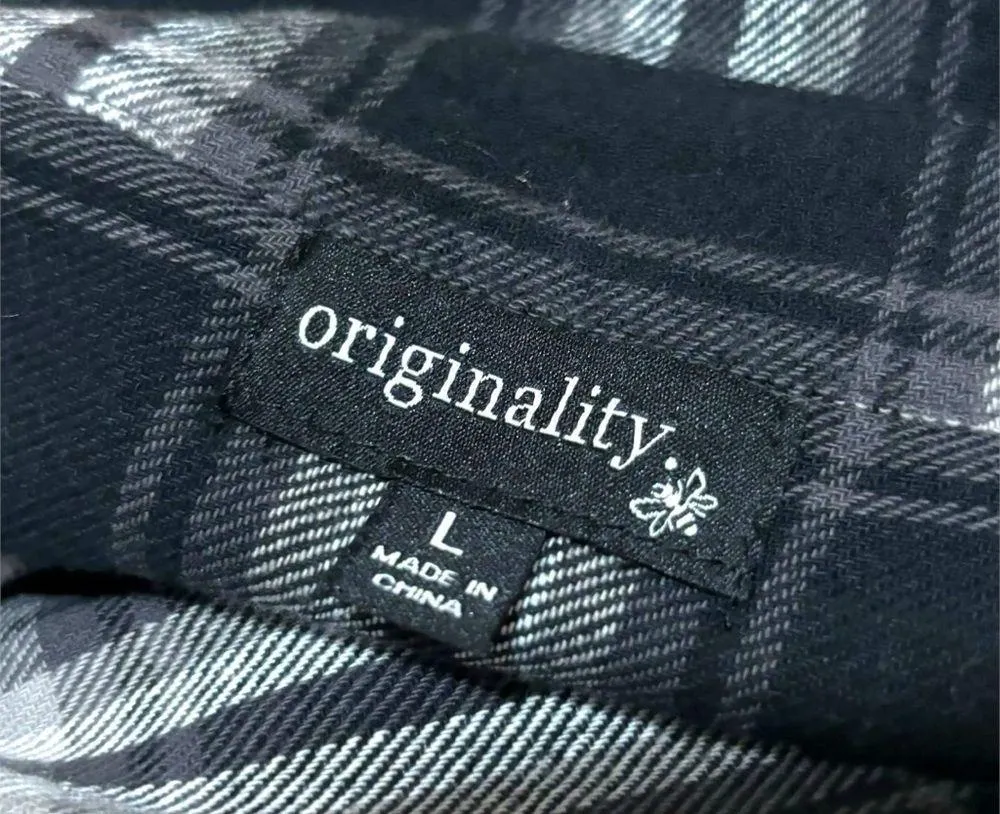 Originality Black White Plaid Cropped Raw Hem Oversize Flannel Top – Large - Image 7