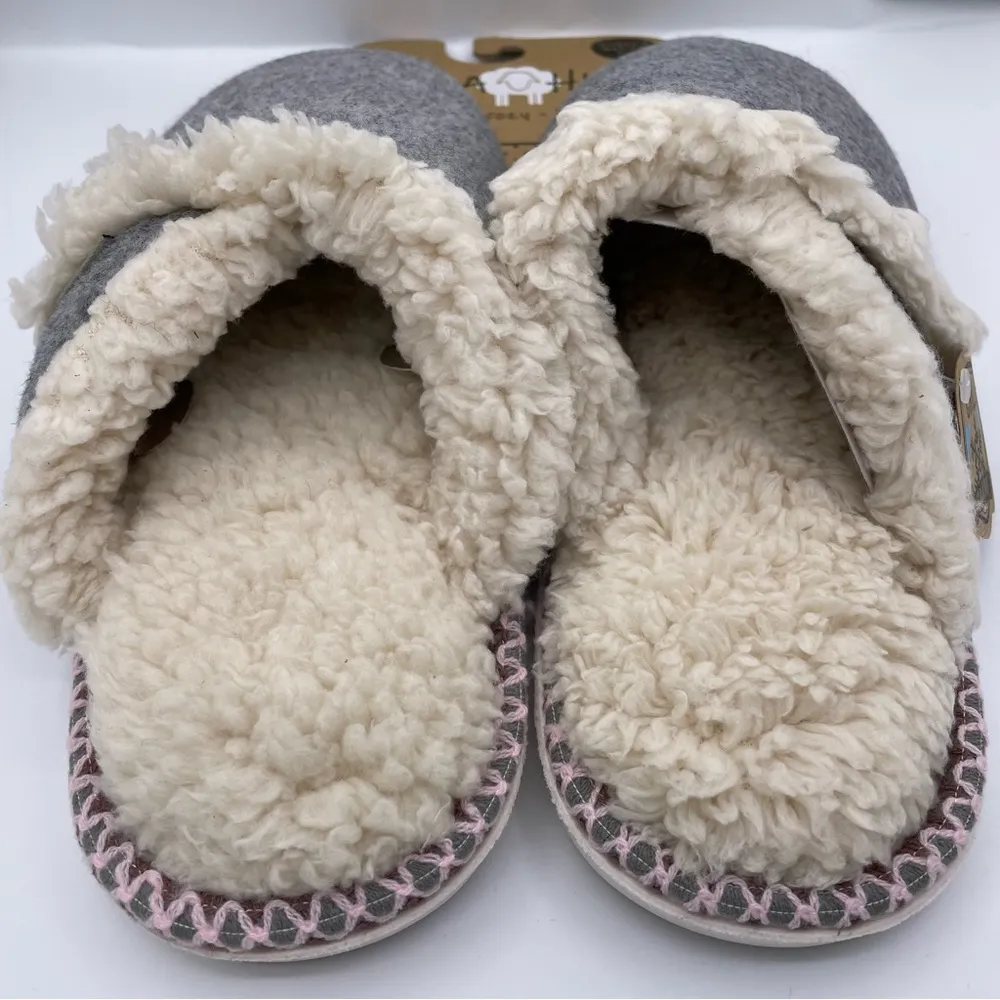 Gaa-Huu faux fur cozy slippers women Size Medium 7-8 - Image 4
