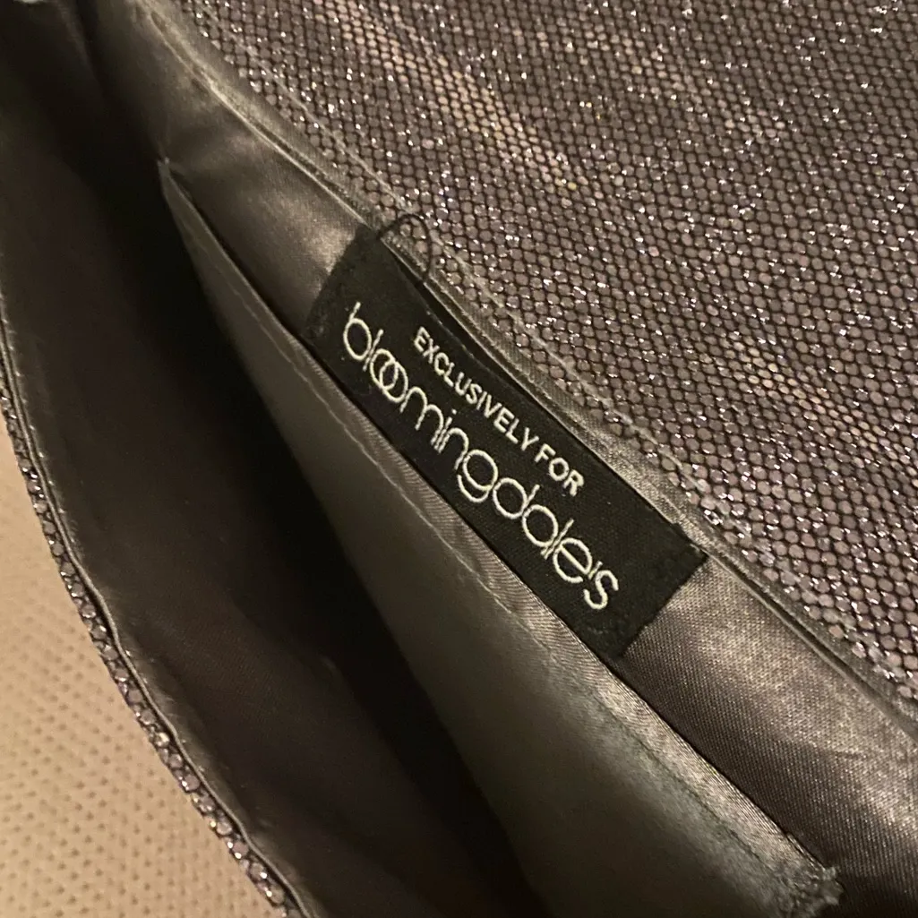 Bloomingdale’s Dark Silver Sequin Clutch | Evening Bag | NWOT - Image 4