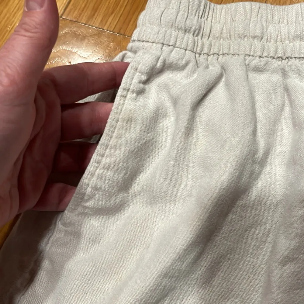 Old navy  women’s beige lined blend shorts size large . - Image 2