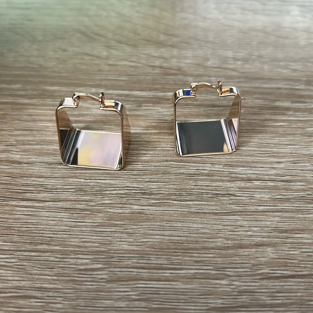 Squared hoops Gold - Image 4
