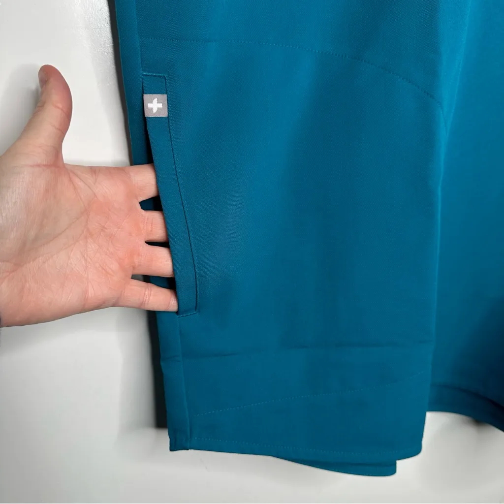 FIGS NWT Rafaela Oversized Scrub Top Blue Size XL - Image 8