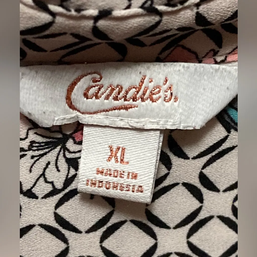 Candie's Floral Button-Up Beautiful Blouse - Image 5