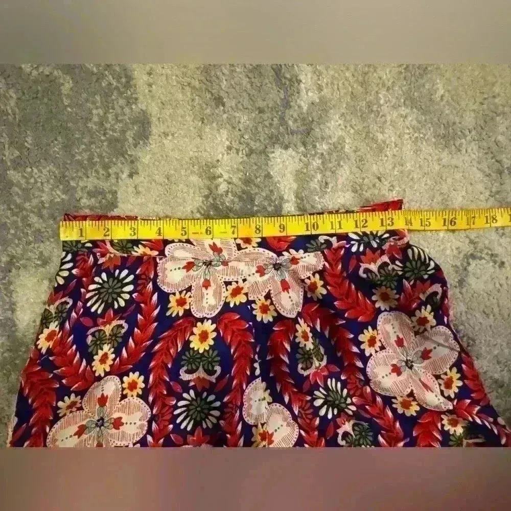 Women’s Red Lucky & Coco Shorts Size M - Image 6