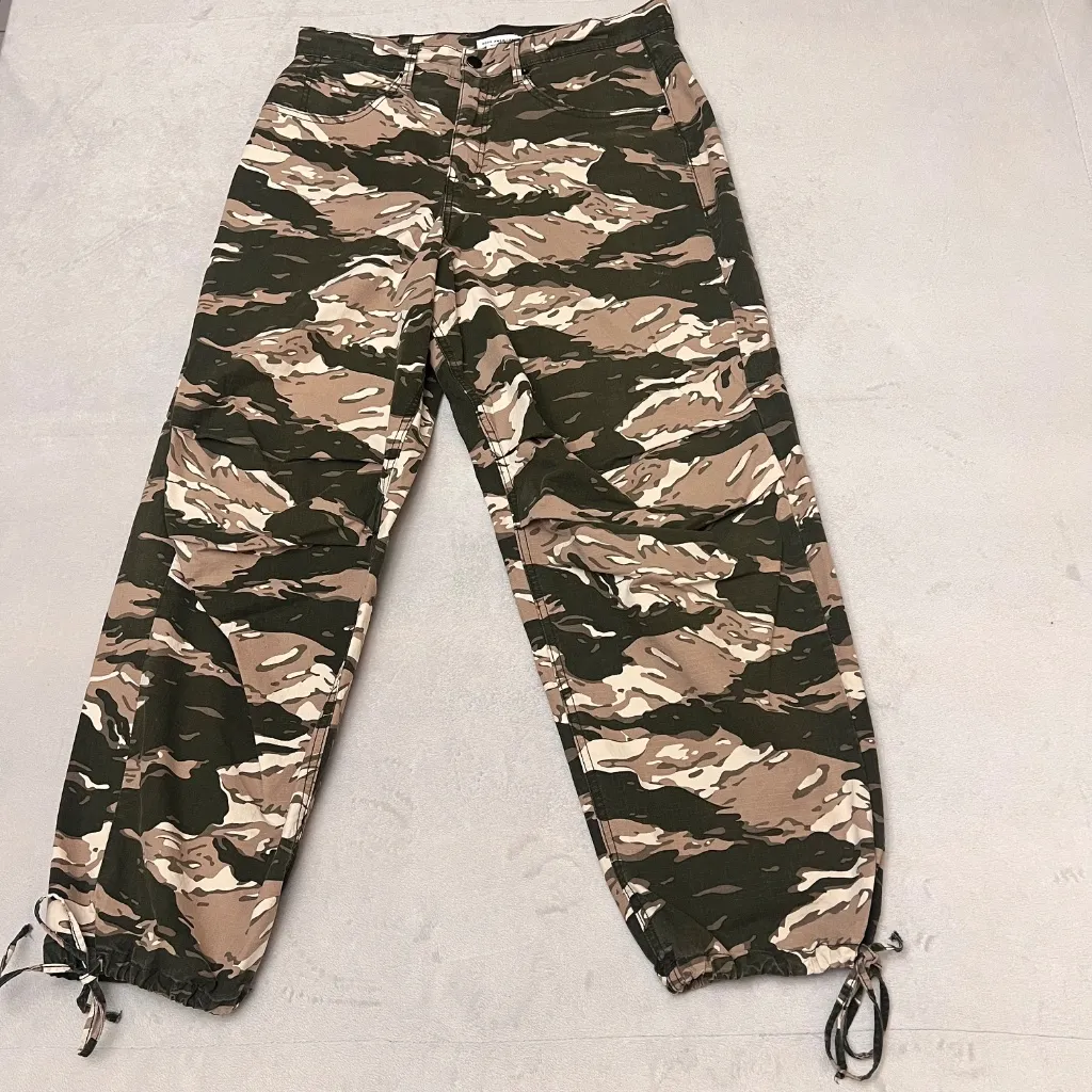 Good American Women's Camo Jogger Jeans High Rise Side Pockets Size 8/29 - Image 9