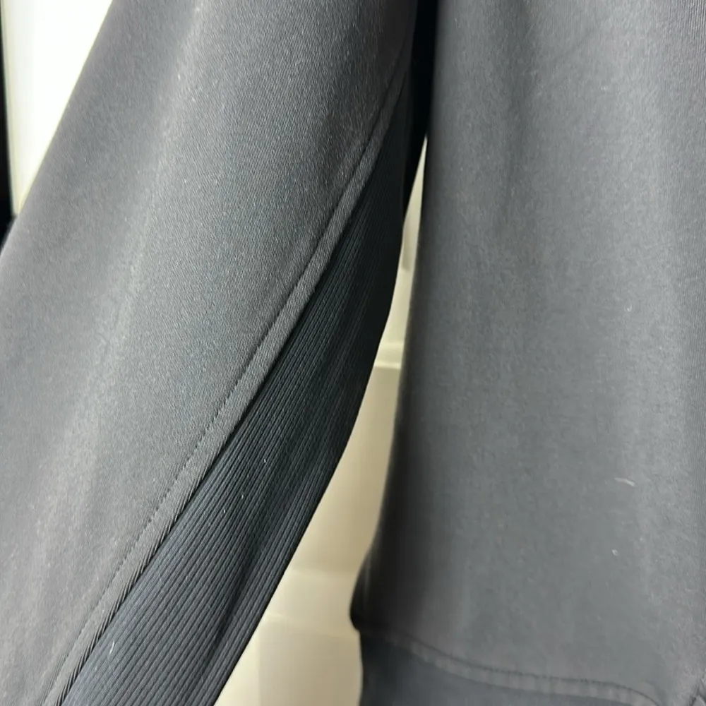 Athleta Women’s Venice Hoodie Black Size Medium - Image 6