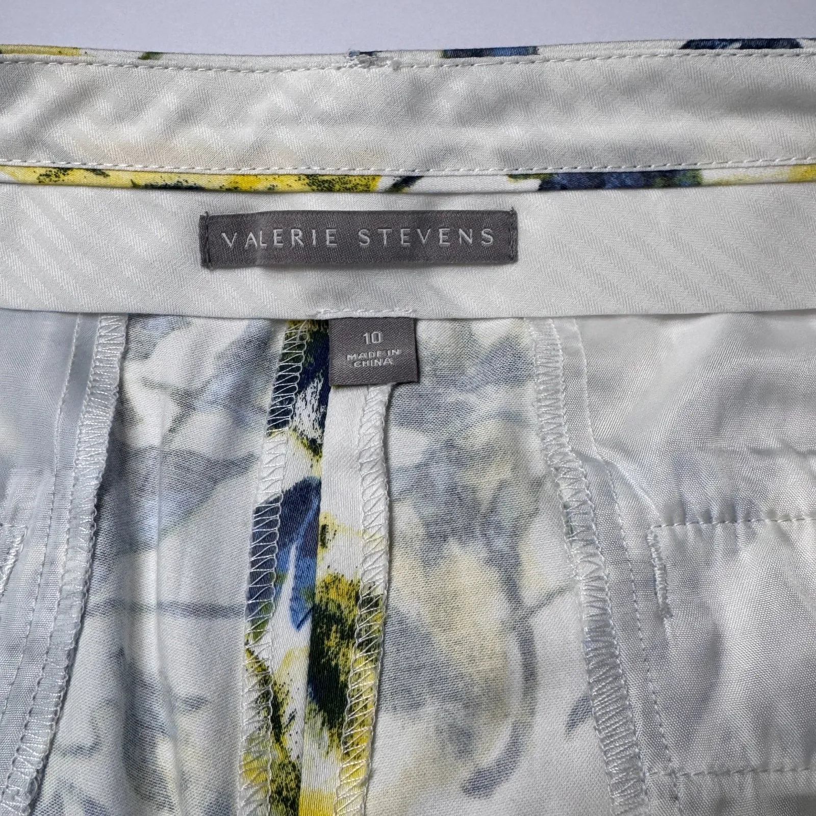 NEW Valerie Stevens Blue Yellow Floral Capri Pants Womens 10 Trousers Cottage - Image 5