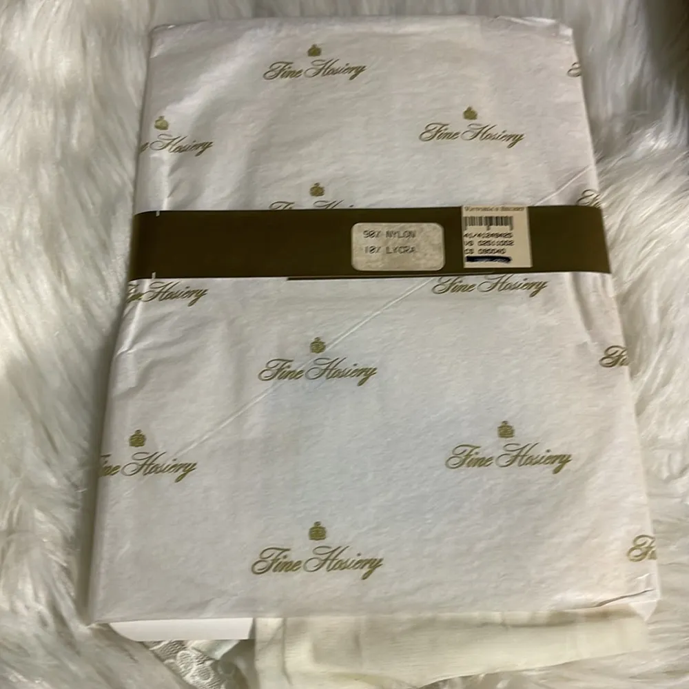 Victoria's Secret Vintage Box 2 Pair Sheer Lace Top Thigh Hi Hose White Medium - Image 7