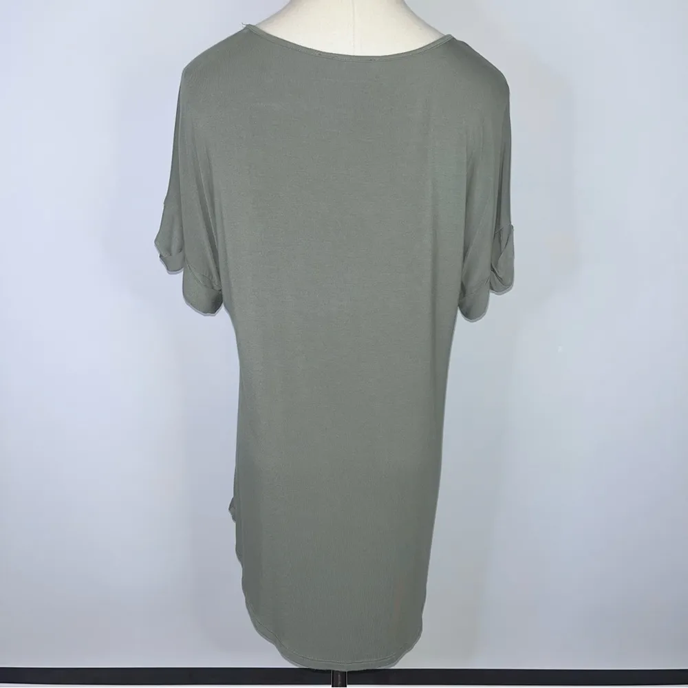 ZENANA Olive Green V-Neck Short Sleeve Top Small - Image 7