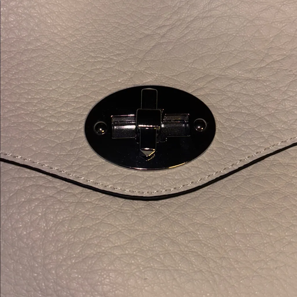 JAIME BRAND FROM THE UK.. NEW WHITE FAUX LEATHER HANDBAG SILVER ACCENTS/STUDS - Image 3