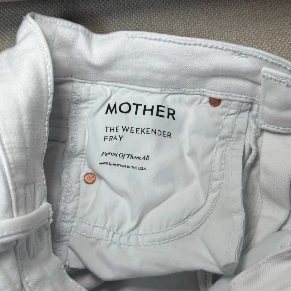 MOTHER denim The Weekender Fray Flare Jeans - Image 11